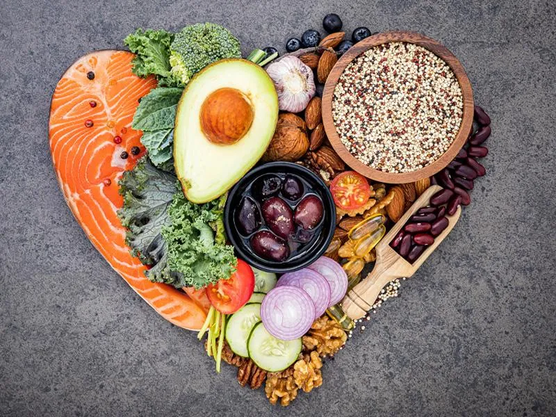 Colorful heart-healthy meal with vegetables, whole grains, lean protein, and healthy fats.
